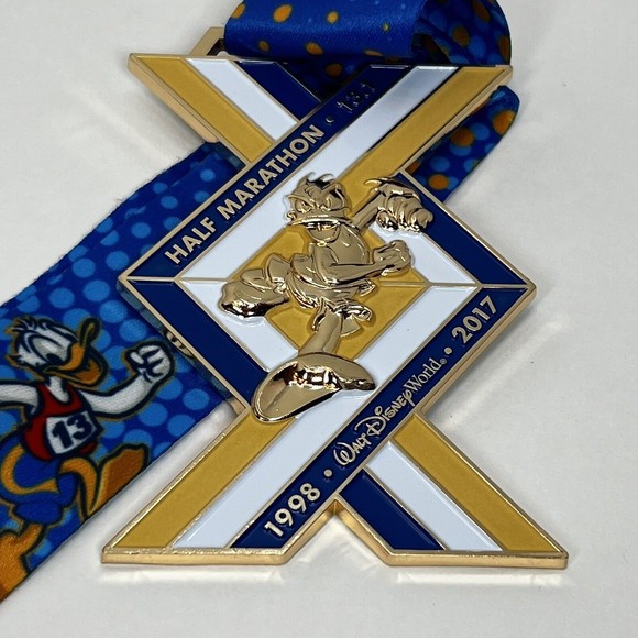 Walt Disney World DONALD DUCK Run 2017 Race Medal Half Marathon 20th Anniversary - Picture 1 of 5